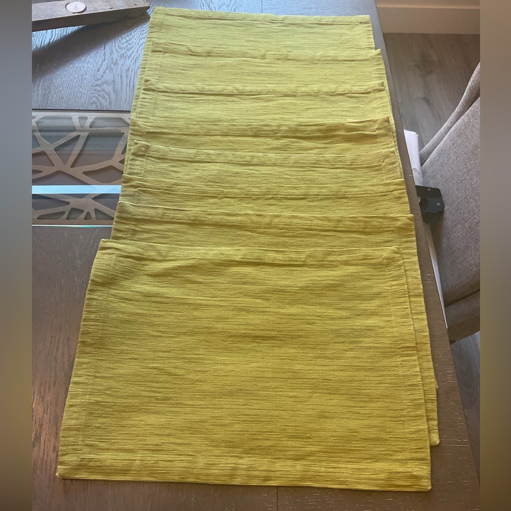 Crate& Barrel 8 Piece Grass Cloth Pear Placemats.